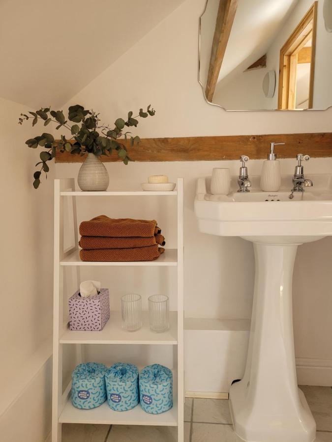 Entire 2 Bed Coach House In Peaceful Norfolk Village Pulham Экстерьер фото